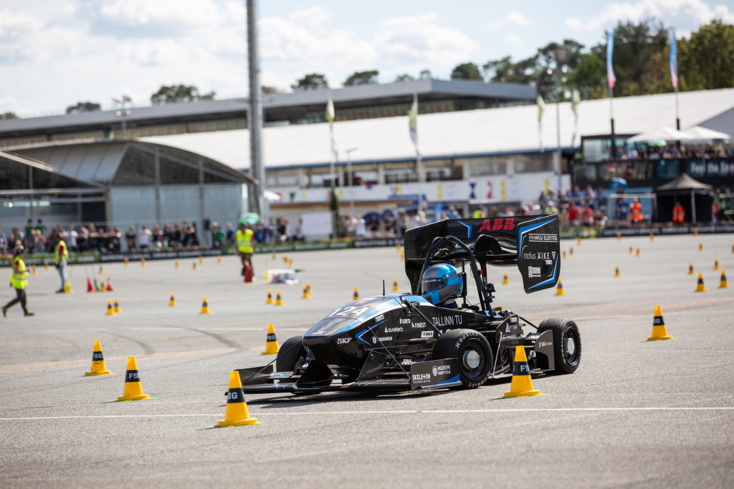 Isejuhtiva elektrivormeli FEST23 demosõit