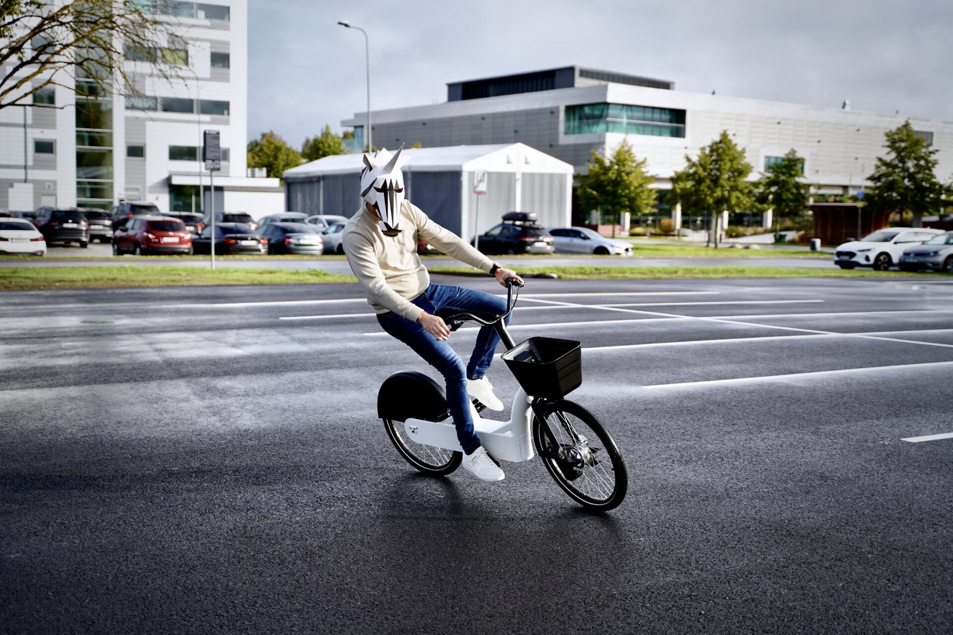 Innovatsioon sinu jalge all: linnakusse paigaldati uuenduslik roheasfalt