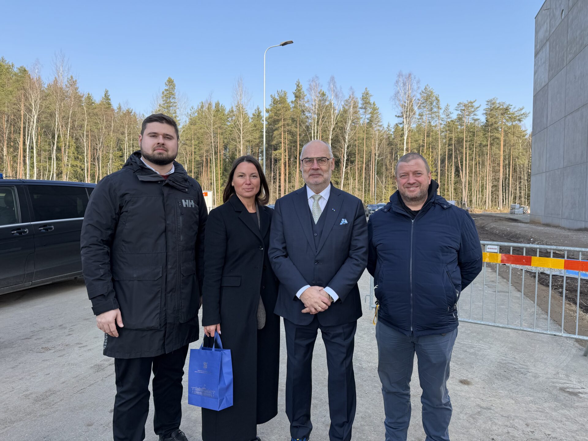 President Alar Karis tutvus IDA Hubi filmiinnovatsiooni keskusega, mille ambitsiooniks on kujundada Ida-Virumaast tuleviku filmitootmise tõmbekeskus